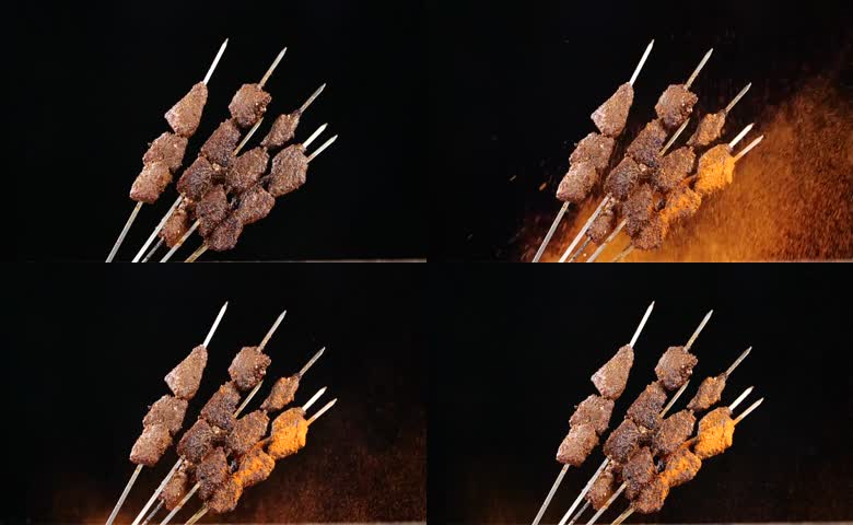 烧烤肉串撒孜然