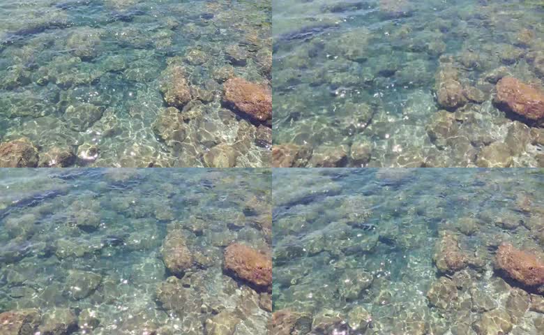 清澈见底海水