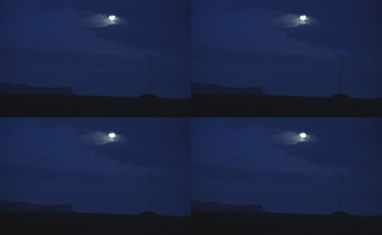 蓝紫色夜空明月