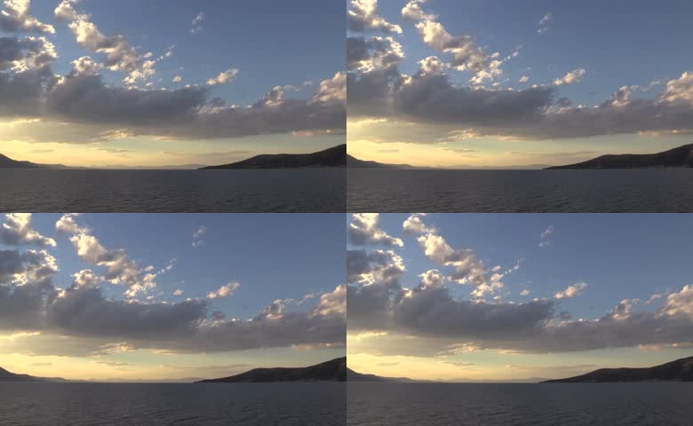 海天一色中夕阳流云