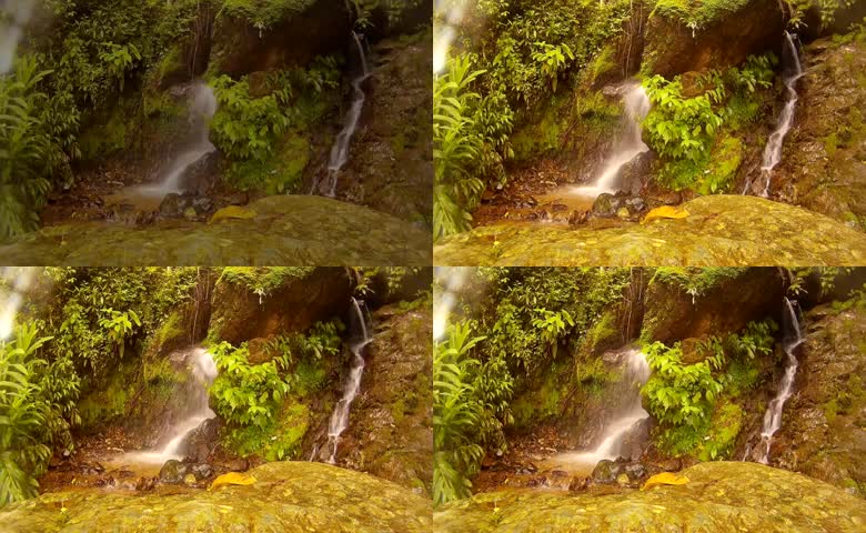 青苔岩石间的溪流飞瀑