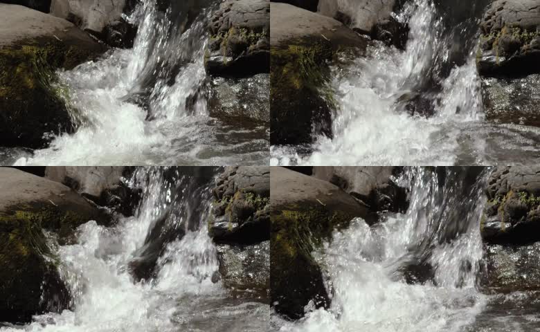 山涧湍急流水