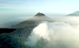 山间云海火山景观