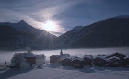 雪山雪地木屋