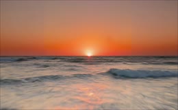 海平面落日海浪实拍