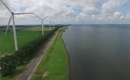 水岸连片风力发电设施