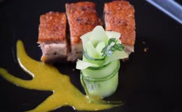 西餐烤猪肉菜品特写