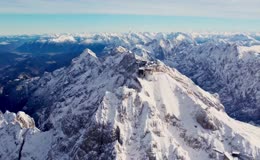雪山主峰山顶建筑