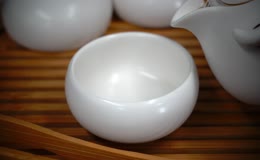 茶汤倾倒