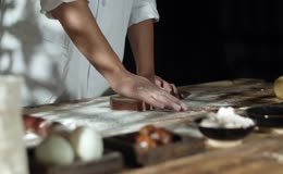 传统师傅做月饼