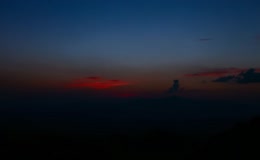 群山落日暮色