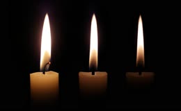 蜡烛安静燃烧