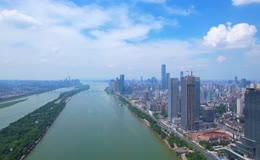 湖南长沙湘江沿岸城市自然风光