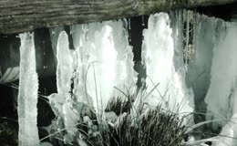 结冰融冰春来冰雪消融
