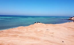 碧海沙质崖岸风光