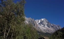 岩石山峰森林