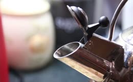 水壶烧水开水特写