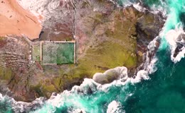 海岸礁石海浪