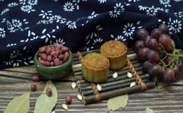 中秋瓜果月饼摆盘