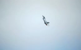 战机弹射升空