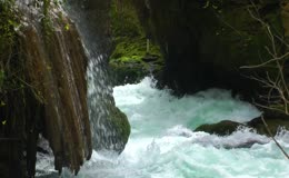 河流河水湍急