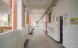 空旷的学校走廊
