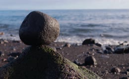 宽阔海面礁石滩