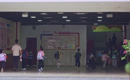 放学学生背影