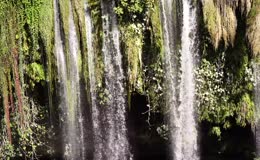 自然瀑布美景