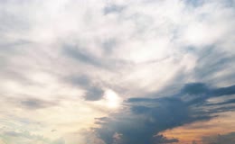 天空流云光影