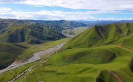 航拍阿坝色达草原高原风景