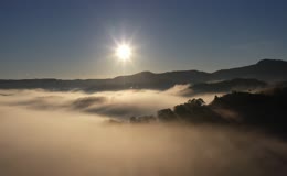 山间日出云海景观