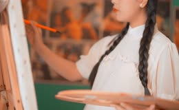 人像复古七八十年代女性画画视频
