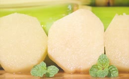 削去外皮的甘蔗特写