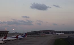 机场黄昏停机坪