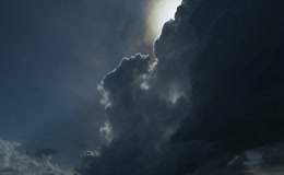 乌云密布的天空