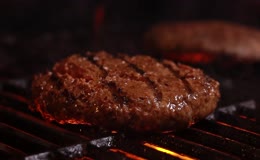 炭火炙烤牛肉肉饼
