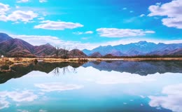 湖面风景蓝天白